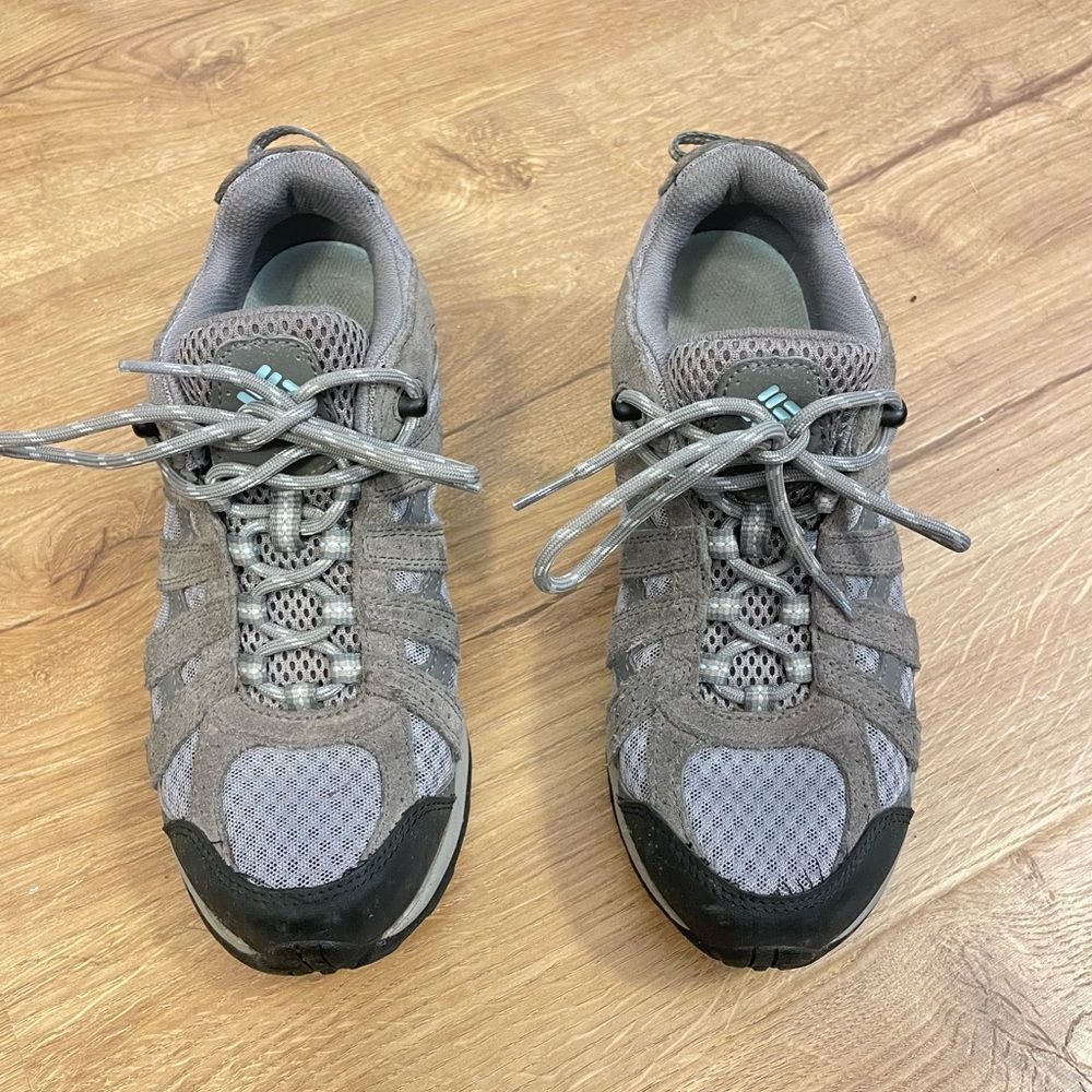 Columbia Women’s Redmond Low Gray Hiking Outdoors Shoe Sneaker Size 7.5